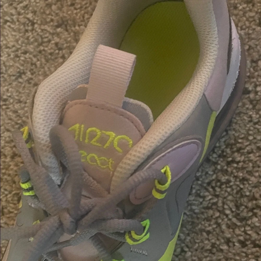 Nike Air 270 React Grey Purple Sneakers - Picture 2 of 4